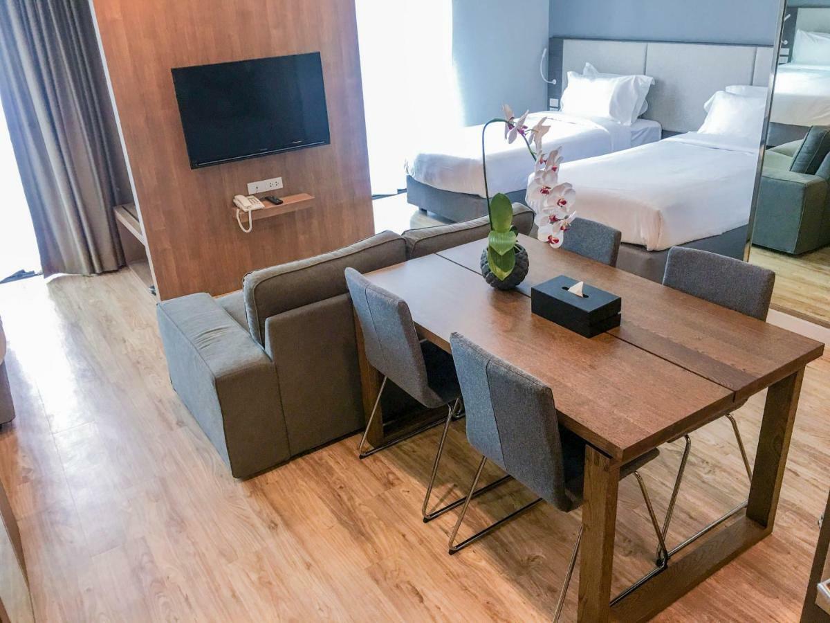 Fortune Hotel Buriram Buitenkant foto